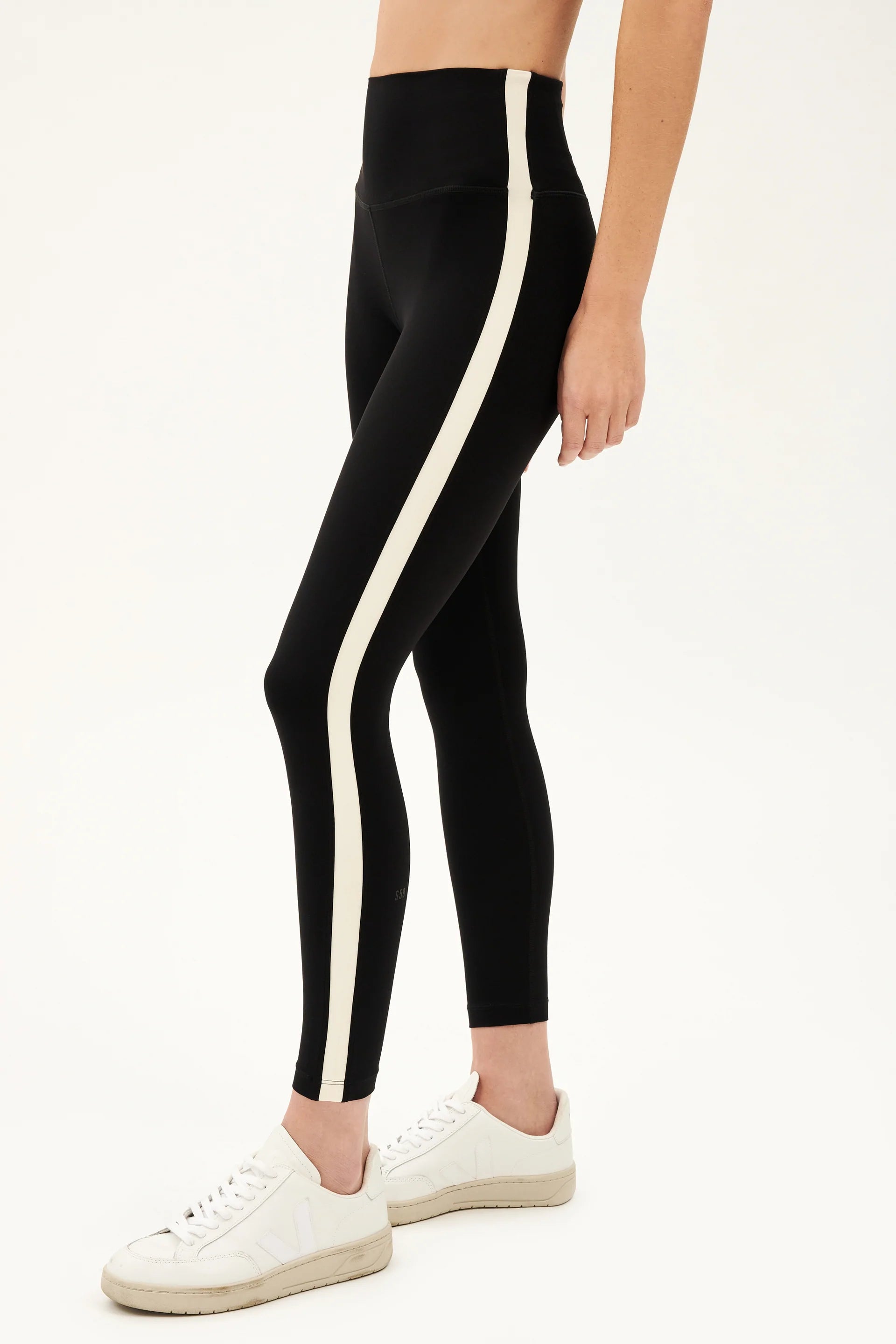 Black/Creme