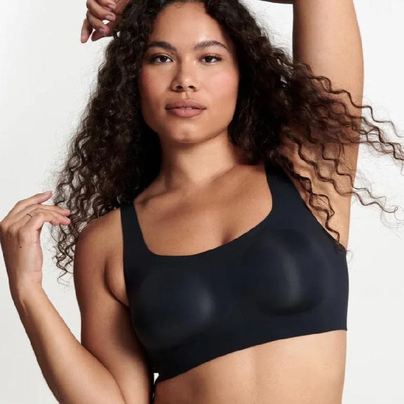 Weekend Offers That Impress Evelyn and Bobbie Scoop Bra in Black