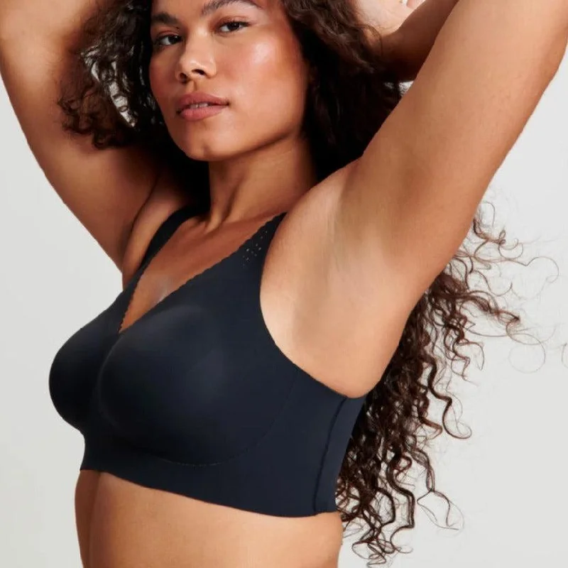 Weekend Offers That Amaze Evelyn & Bobbie Beyond Bra with Cutouts in Black